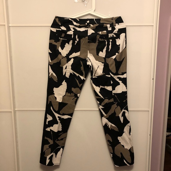 DNKY ARMY FLORAL PANTS - Picture 2 of 4